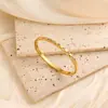 Pulseira de Aço Inoxidável Anel Aberto em Forma de C 18K Não Desbota Feminina Luxo Leve High-End Pulseira de Aço Titânio Banda Lisa Direto do Fabricante