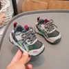 Zapatos para Caminar de Bebé Nuevos Otoño 2026, Antideslizantes y Resistentes al Desgaste, Fáciles de Poner y Quitar con Cierre de Velcro, Versátiles y Cómodos, Adecuados para Niños, al Estilo de los Zapatos de Forrest Gump