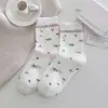 Calcetines lindos para mujer hasta la pantorrilla, estilo girly rosa, calcetines de algodón dulces sin costuras, calcetines apilados florales en forma de corazón suaves de otoño