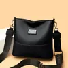 Bolsa transversal estilo balde cor pura atacado mais vendida grande capacidade bolsa de ombro único bolsa para mãe de meia-idade bolsa de mão