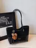 Bolsa de Mano Estilo Coreano para el Trabajo y el Viaje al Trabajo Bolso de Hombro de Gamuza Patchwork de Nicho Nuevo Modelo Invierno 2025 Bolso de Mano para Mujer
