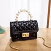 Comércio exterior Atacado Diamante Pérola corrente portátil bolsa jelly 2023 Nova Moda bolsa de ombro mensageiro uma geração de cabelo