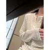 Blusa listrada de manga comprida com gola Henry, três botões e decote V para mulheres, primavera e outono, solta, modeladora, camiseta, camisa básica minimalista coreana