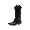 Botas vaqueras de cuero de vaca completo bordadas, corte en V, otoño/invierno 2026, tacón medio grueso, punta cuadrada pequeña, botas de media caña 100% piel genuina para mujer