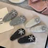 Pinza para el pelo de felpa gris con copo de nieve, pinza para flequillo, pinza lateral, dulce ambiente de otoño e invierno, pinza pequeña para nieve, pinza BB