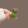 Moda Europeia e Americana High-End Broche de Sapo Versátil com Strass Completo Animal de Desenho Animado Broche de Flor Acessórios Nova Tendência 2026