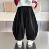 Calças de algodão para meninos para primavera e outono com bainha dobrada, calças estilo lanterna soltas e estilosas estilo coreano para crianças, calças curvas frescas e estilosas para bebês