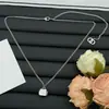 Collar de Moda Nuevo Estilo Chanel Primavera Temprana 2025 Lujo Ligero, Versión de Alta Gama Doble C de Chanel, Collar de Cobre Chapado en Oro, Lujo Ligero