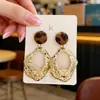 Pendientes Metálicos Plisados Irregulares Exagerados Europeos y Americanos, Diseño de Nicho con un Toque de Alta Gama, Pendientes Elegantes con Estampado de Leopardo