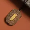 Colgante de Paz tallado en madera de agarwood con collar de colgante de imitación de madera de agarwood chapado en oro para la buena suerte y la paz