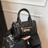 Primavera 2025 Nueva Bolsa Almohada Estilo Motociclista Bandolera Bolsa Cuadrada Pequeña Moda Casual Nicho Simple Fresca Damas