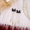 Brincos de Pérola Flocada com Laço Novo em Prata 925 Estilo Hong Kong Luxo Acessível Design Geométrico Elegante Brincos com Estampa de Leopardo para Mulheres