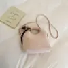 Bolso de mano casual simple de nicho estilo coreano, bolso tote pequeño para mujer, nuevo bolso de moda 2026 para ir al trabajo, al hombro y cruzado