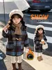 Abrigo de Lana con Forro de Terciopelo para Niñas Otoño Invierno 2026 Nuevo Estilo Chaqueta con Capucha a Cuadros Estilo Coreano para Niña Moderna Tendencia
