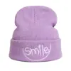 Novo Chapéu de Lã Outono e Inverno Chapéu Pulôver de Tricô Fino Protetor de Orelha Gorro Chapéu Bordado com Letra Chapéu de Sorriso para Mulheres