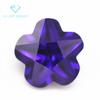 Venta al por mayor de fábrica 5A circonia púrpura azul flor de ciruelo piedra desnuda artificial fondo puntiagudo pentagonal flor de ciruelo púrpura azul piedra blanca CZ taladro
