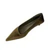 Zapatos Mary Jane planos nuevos de 2026 para mujer, de punta fina, corte bajo, de pana, con tacón bajo, adecuados para combinar con faldas