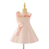 Vestido casual rosa, estilo curto, nova coleção de verão 2026, alça fina (spaghetti), adequado para encontros, vestido com tema de rosa, vestido de férias