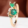 Bestseller transfronterizo: Anillo abierto de zircón azul fresco y elegante, versátil anillo de oro hueco retorcido con zircón azul