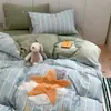 Juego de cuatro piezas de tela cepillada 100% algodón, diseño de patchwork bordado, diseño de manzana pequeña, sábana bajera de algodón puro, ropa de cama tamaño individual para dormitorios estudiantiles