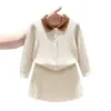 Conjunto de punto estilo coreano para niñas, nuevo estilo otoño e invierno 2026, inspirado en Chanel, para bebés, con suéter de punto trenzado con cuello tipo Polo y falda