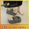 Cómodas pantuflas de algodón cerradas para uso en casa, modelo nuevo de invierno 2025, lindas pantuflas peludas de tacón alto con lazo de oso para mujer