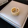Anillo Cruzado de Múltiples Capas Incrustado con Circonita Transfronterizo, Anillo Sencillo y de Moda para Dedo Índice Estilo Commuter, Lujo Ligero, Joyería de Mano de Alta Gama y Elegante
