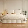 Cama de Tela con Respaldo de Doble Nube Estilo Francés Crema Completamente Tapizada Cama Suave en el Suelo Tela Texturizada Dormitorio Principal Cama Doble