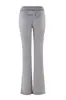 Conjunto de jaqueta curta com zíper e capuz iaiamgia slim fit e calça com estampa de letras e design de costura em contraste
