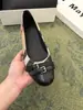 Sapatos mocassins femininos Moguonuonuo vintage de bico redondo e perfil baixo, sapatos Mary Jane xadrez confortáveis, adequados para o trajeto, sapatos baixos