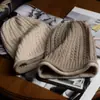 Cachemira 2026 Otoño/Invierno Nuevo para Mujer de Alta Gama Tejido de Punto Cálido para Exteriores Protección de Orejas Cable de Punto Casual Gorro Envolvente para la Cabeza