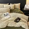 Juego de Ropa de Cama de Leche Gruesa Tallada Cuatro Piezas Más Terciopelo Coral Franela Sábana Falda de Cama Funda de Edredón Juego de Tres Piezas Suministros