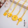Collar con Colgante de Llave Flor de Lirio Chapado en Oro de Lujo para Mujer con Diseño de Ginkgo y Dios Amarillo de la Riqueza, Mismo Estilo que la Tienda de Oro Puzuo