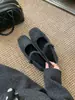 Sapatos Peludos para Roupas de Exterior Femininas 2025 Novo Outono e Inverno Retro Francês Elegantes Sapatilhas de Bico Quadrado Sapatos Mary Jane