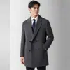 Abrigo de doble botonadura de longitud media para hombre para otoño e invierno con forro de plumón de ganso blanco extraíble, adecuado para profesionales de negocios jóvenes y de mediana edad, cálido abrigo de lana