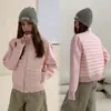 Colección nueva de invierno 2026: chaquetas acolchadas de algodón, modernas y versátiles, con mangas de punto sencillas, diseño de algodón acanalado y abrigo cálido estilo coreano