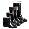 Botas de Chuva Espessadas para Proteção do Trabalho Masculinas, Botas de Chuva Curtas de Cano Alto, Impermeáveis, Antiderrapantes, Coberturas de Veludo Espessadas, Sapatos Aquáticos Resistentes a Ácidos e Alcalis, Botas de Borracha para Cozinha
