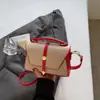 Bolsa de Mão Estilosa com Retalhos de Alto Acabamento Nova Moda Primavera 2026 Bolsa de Ombro Simples para Mulheres Bolsa Transversal Tendência
