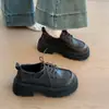 Sapatos femininos de couro estilo britânico com sola grossa para aumentar a altura, novos mocassins de cadarço retrô versáteis de outono estilo faculdade