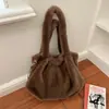 Estilo preguiçoso bolsa de grande capacidade para o dia a dia outono e inverno pelúcia estudante bolsa transversal ins cor sólida bolsa peluda bolsa de ombro único mulheres