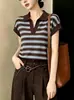 Camisa Polo Preppy a Rayas Color Café Estilo Coreano para Mujer Camiseta de Manga Corta Verano Holgada Sentido del Diseño Nicho Top Casual