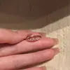 Anel Popular da Xiaohongshu com Cravação de Diamantes, Pequeno e Delicado, Design Versátil, Formato de Diamante, Sensação de Alto Padrão, Anel de Nicho, Disponível para Dropshipping