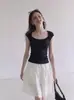 Camiseta negra de cuello en U y manga corta para mujer, chic y única para el verano, corte ajustado, estilo corto, top de manga corta de moda