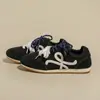 Zapatillas planas de diseño casual estilo coreano para mujer, nuevo modelo 2026, doble cordón, bloques de color, zapatillas de entrenamiento retro alemanas, zapatos casuales