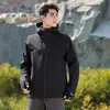 Chaqueta softshell suave totalmente termosellada del mismo estilo de Dijia para hombres y mujeres, versión para parejas, a prueba de viento e impermeable, adecuada para montañismo, disponible para compra en grupo, se puede imprimir con logotipo