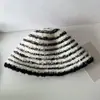 Gorro de Pescador Tejido para Mujer, Sombrero de Cubo Estilo Coreano para Otoño e Invierno, Pequeño Sombrero Versátil de Felpa Rayado para Adelgazar la Cara, Circunferencia de Cabeza Grande, Sensación de Alta Calidad