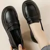 Mocassins Femininos Outono 2026 Novo Estilo Sapatos de Mãe Couro Macio Sapatos de Uma Sola Salto Baixo Antiderrapante Sapatos Pequenos de Couro Estilo Britânico Sapatos Femininos