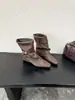 Botas curtas francesas com salto grosso e bico quadrado para mulheres, novas calças-bota com fivela para outono e inverno de 2026 para mulheres