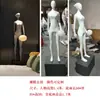 Lámpara de escultura abstracta de bola de personaje Lámpara de sala de exposiciones lámpara de oficina de ventas de hotel Lámpara de decoración artística lámpara de león lámpara de pie con forma humana