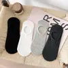 Meias Masculinas em Preto, Branco e Cinza para o Verão, Versáteis e Respiráveis, Meias Invisíveis de Cano Baixo Antiderrapantes para Homens, Cor Sólida, Meias Finas de Corte Baixo